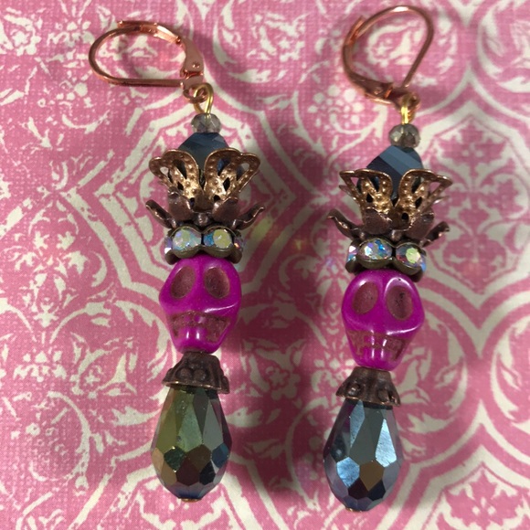Jenny Lee Creates Jewelry - Hot pink royal crown skull earrings.